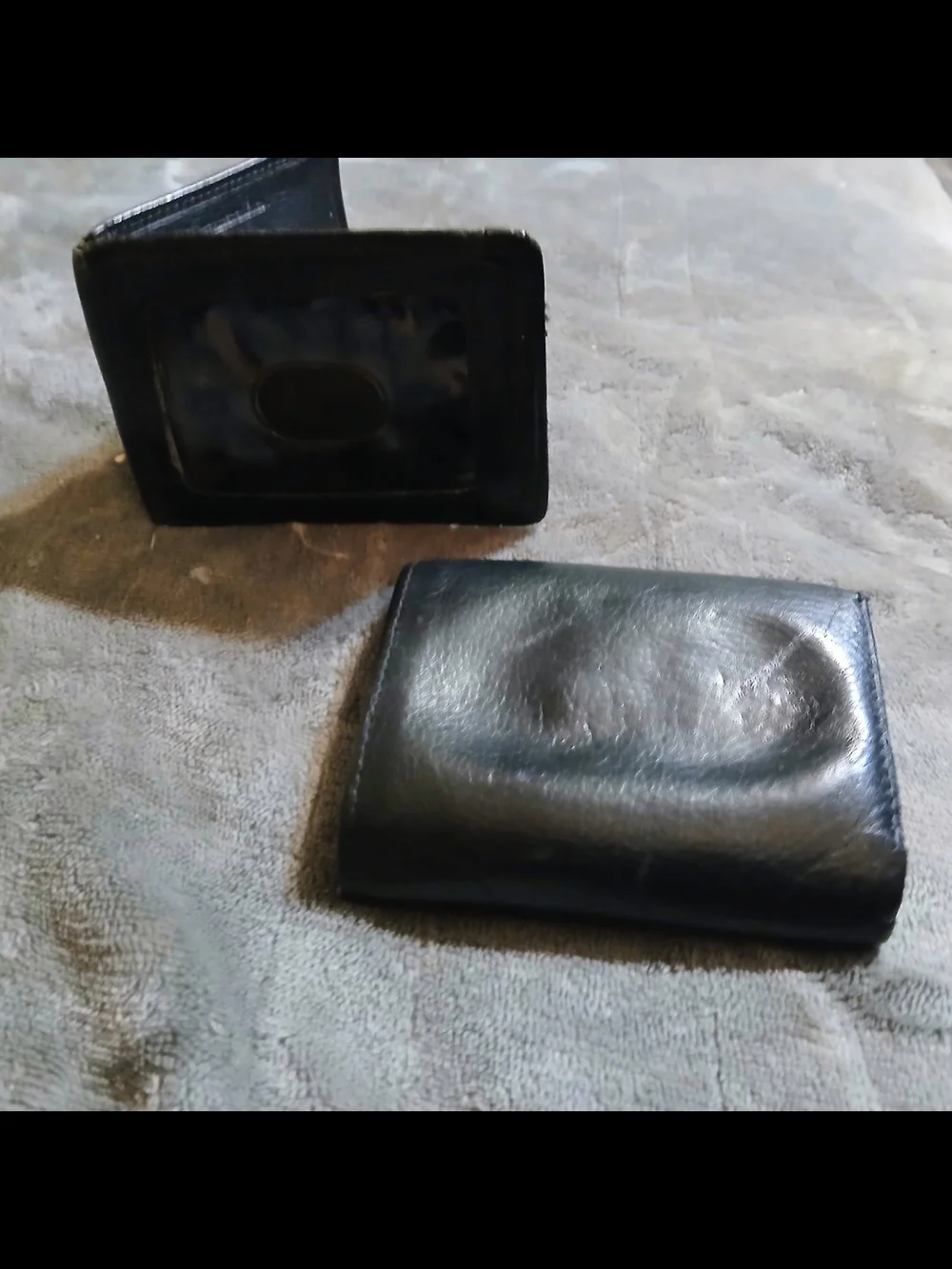 2 Mens Leather Wallets Trifold and Bifold Black. Like New